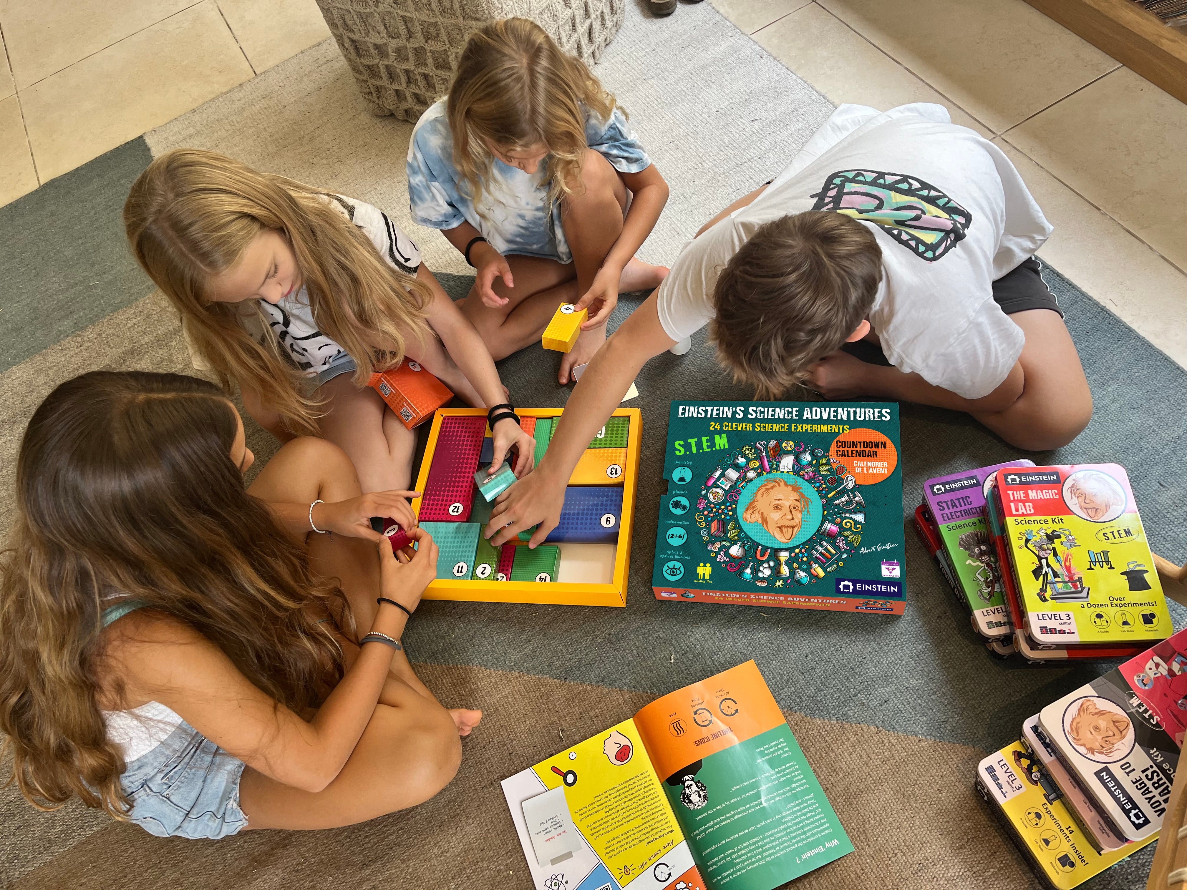 Einstein Jumbo Science Kit 2025Countdown-Kalender Adventskalender 24 atemberaubende Wissenschaftstricks für Kinder,inspiriert von Einsteins spielerischer Neugier. MINT-Weihnachtsgeschenk